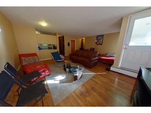 311-14921 Macdonald Drive, Fort Mcmurray, AB - Indoor Photo Showing Living Room