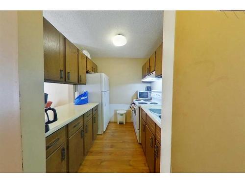 311-14921 Macdonald Drive, Fort Mcmurray, AB - Indoor Photo Showing Kitchen