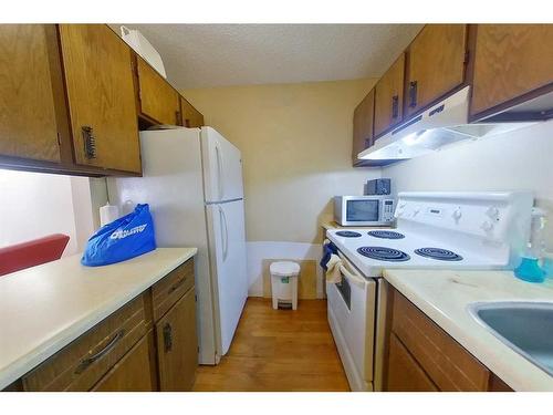 311-14921 Macdonald Drive, Fort Mcmurray, AB - Indoor Photo Showing Kitchen