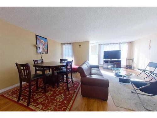 311-14921 Macdonald Drive, Fort Mcmurray, AB - Indoor Photo Showing Living Room