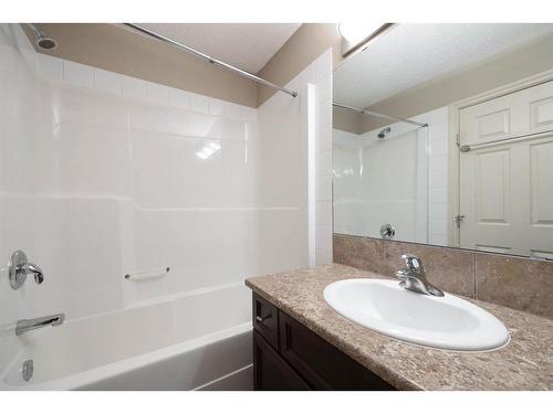 189 Sandstone Lane, Fort Mcmurray, AB - Indoor Photo Showing Bathroom