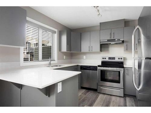 57-401 Athabasca Avenue, Fort Mcmurray, AB - Indoor Photo Showing Kitchen With Stainless Steel Kitchen With Upgraded Kitchen