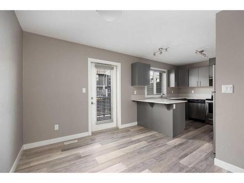 57-401 Athabasca Avenue, Fort Mcmurray, AB - Indoor Photo Showing Kitchen