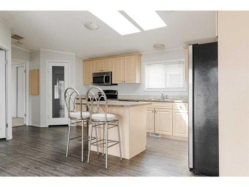 124 Fir Street, Fort Mcmurray, AB - Indoor Photo Showing Kitchen