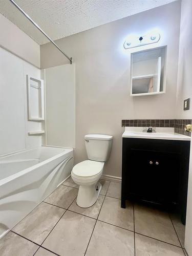 404-111 Charles Avenue, Fort Mcmurray, AB - Indoor Photo Showing Bathroom