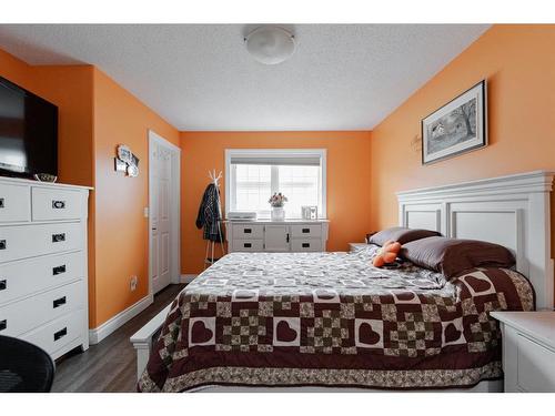 160 O'Coffey Crescent, Fort Mcmurray, AB - Indoor Photo Showing Bedroom