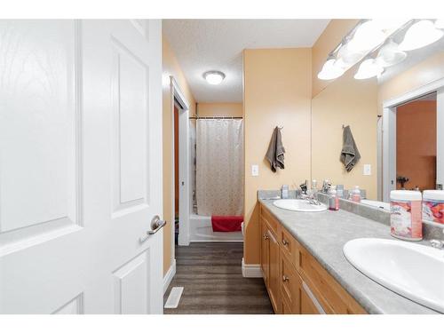 160 O'Coffey Crescent, Fort Mcmurray, AB - Indoor Photo Showing Bathroom