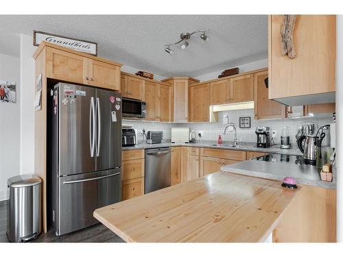 160 O'Coffey Crescent, Fort Mcmurray, AB - Indoor Photo Showing Kitchen With Stainless Steel Kitchen