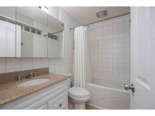 110 Ross Street, Fort Mcmurray, AB - Indoor Photo Showing Bathroom