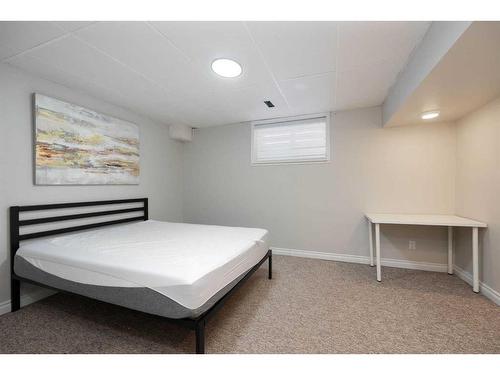 110 Ross Street, Fort Mcmurray, AB - Indoor Photo Showing Bedroom