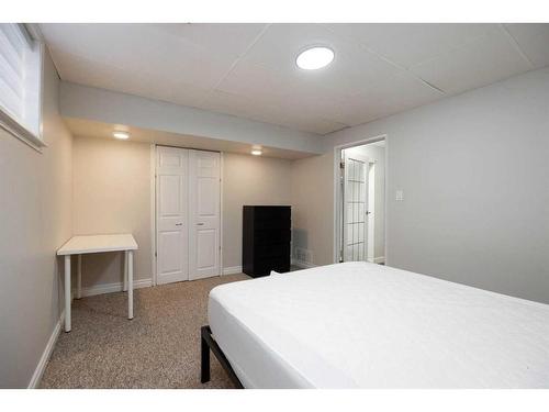 110 Ross Street, Fort Mcmurray, AB - Indoor Photo Showing Bedroom