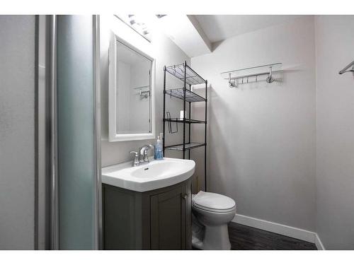 110 Ross Street, Fort Mcmurray, AB - Indoor Photo Showing Bathroom