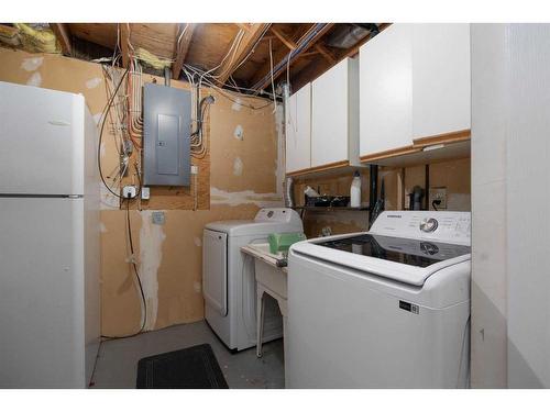 110 Ross Street, Fort Mcmurray, AB - Indoor Photo Showing Laundry Room