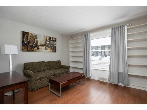 110 Ross Street, Fort Mcmurray, AB - Indoor Photo Showing Living Room