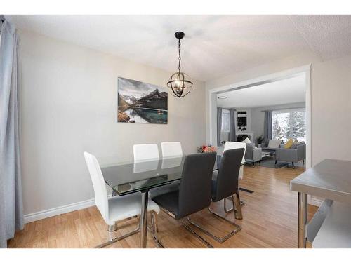 110 Ross Street, Fort Mcmurray, AB - Indoor Photo Showing Dining Room