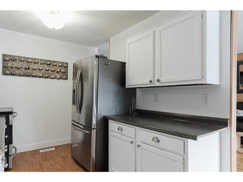 197 Ross Haven Drive, Fort Mcmurray, AB - Indoor Photo Showing Kitchen