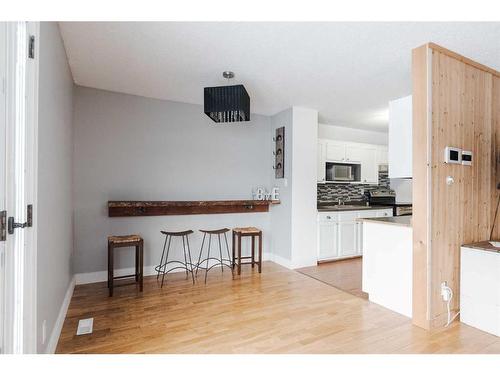 197 Ross Haven Drive, Fort Mcmurray, AB - Indoor Photo Showing Kitchen