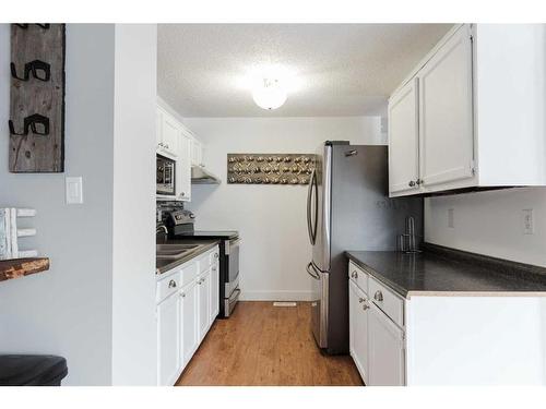 197 Ross Haven Drive, Fort Mcmurray, AB - Indoor Photo Showing Kitchen