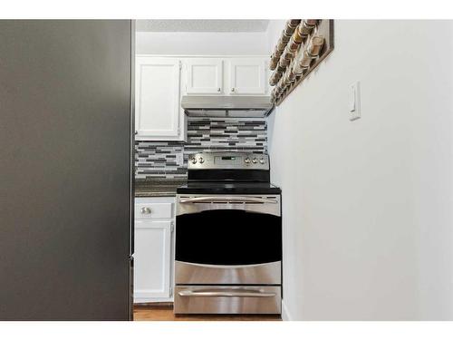 197 Ross Haven Drive, Fort Mcmurray, AB - Indoor Photo Showing Kitchen