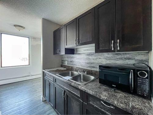 711-13221 Macdonald Drive, Fort Mcmurray, AB - Indoor Photo Showing Kitchen With Double Sink