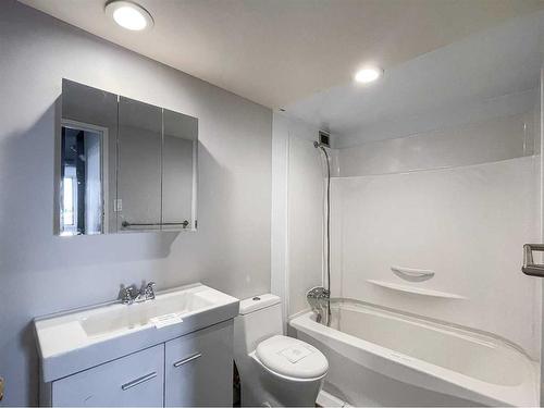 711-13221 Macdonald Drive, Fort Mcmurray, AB - Indoor Photo Showing Bathroom