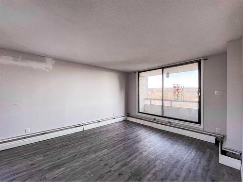 711-13221 Macdonald Drive, Fort Mcmurray, AB - Indoor Photo Showing Other Room