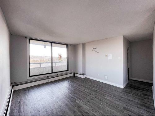 711-13221 Macdonald Drive, Fort Mcmurray, AB - Indoor Photo Showing Other Room