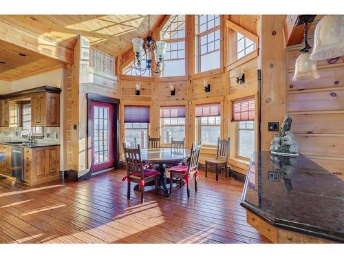 173 Sommer Way, Saprae Creek, AB - Indoor Photo Showing Dining Room