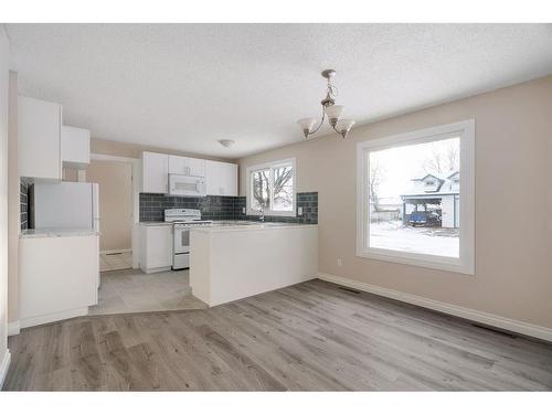 55 Fitzsimmons Avenue, Fort Mcmurray, AB - Indoor Photo Showing Kitchen