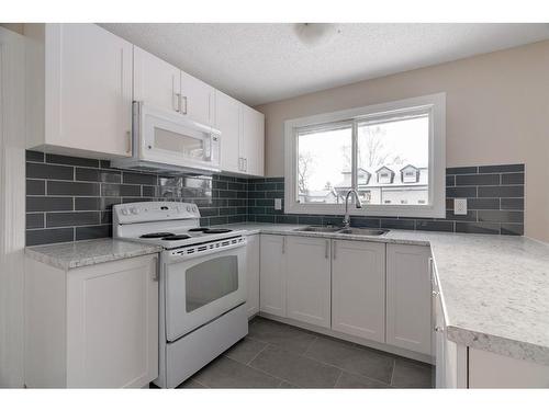 55 Fitzsimmons Avenue, Fort Mcmurray, AB - Indoor Photo Showing Kitchen