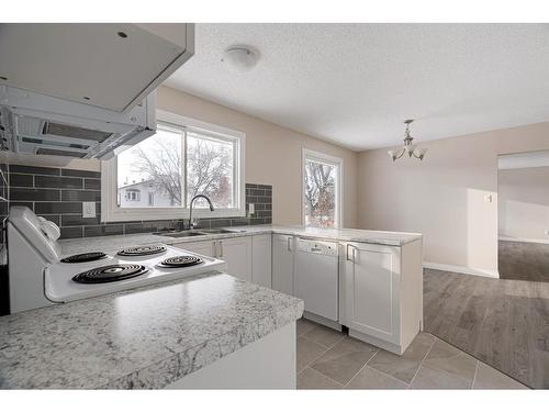 55 Fitzsimmons Avenue, Fort Mcmurray, AB - Indoor Photo Showing Kitchen