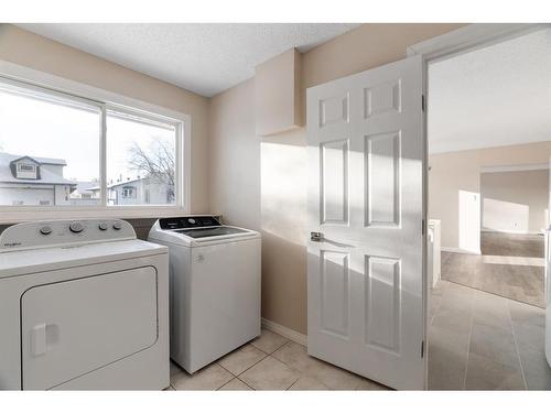 55 Fitzsimmons Avenue, Fort Mcmurray, AB - Indoor Photo Showing Laundry Room