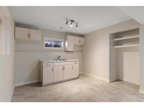 55 Fitzsimmons Avenue, Fort Mcmurray, AB - Indoor Photo Showing Kitchen