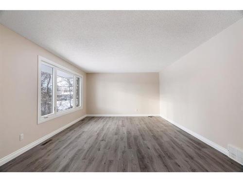 55 Fitzsimmons Avenue, Fort Mcmurray, AB - Indoor Photo Showing Other Room