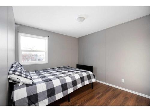 120 Hunter Street, Fort Mcmurray, AB - Indoor Photo Showing Bedroom