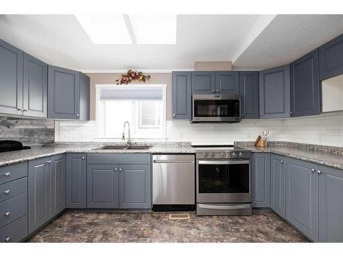 120 Hunter Street, Fort Mcmurray, AB - Indoor Photo Showing Kitchen