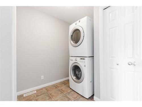 124 Fox Crescent, Fort Mcmurray, AB - Indoor Photo Showing Laundry Room