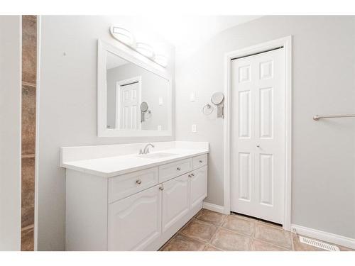 124 Fox Crescent, Fort Mcmurray, AB - Indoor Photo Showing Bathroom