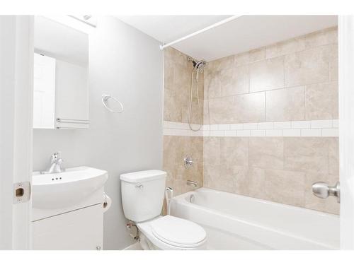 124 Fox Crescent, Fort Mcmurray, AB - Indoor Photo Showing Bathroom