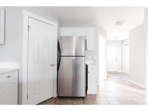 124 Fox Crescent, Fort Mcmurray, AB - Indoor Photo Showing Kitchen