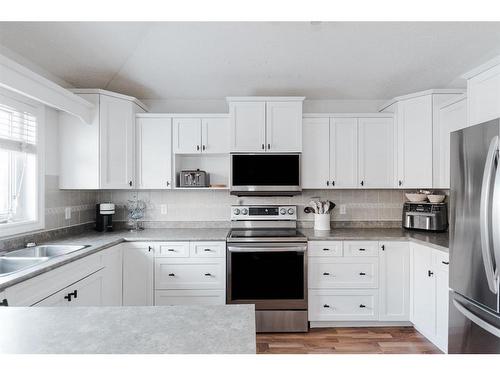 104 Swanson Crescent, Fort Mcmurray, AB - Indoor Photo Showing Kitchen