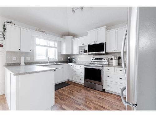 104 Swanson Crescent, Fort Mcmurray, AB - Indoor Photo Showing Kitchen