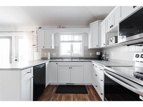 104 Swanson Crescent, Fort Mcmurray, AB - Indoor Photo Showing Kitchen