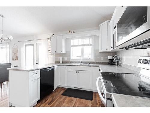 104 Swanson Crescent, Fort Mcmurray, AB - Indoor Photo Showing Kitchen