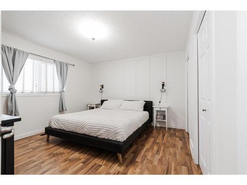 104 Swanson Crescent, Fort Mcmurray, AB - Indoor Photo Showing Bedroom