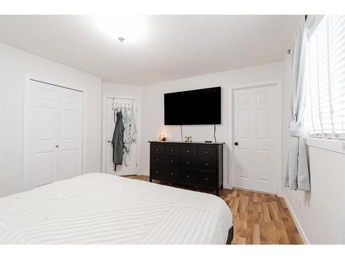 104 Swanson Crescent, Fort Mcmurray, AB - Indoor Photo Showing Bedroom