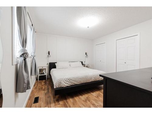 104 Swanson Crescent, Fort Mcmurray, AB - Indoor Photo Showing Bedroom