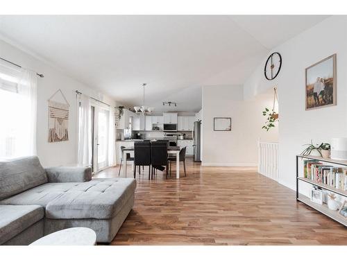 104 Swanson Crescent, Fort Mcmurray, AB - Indoor Photo Showing Living Room