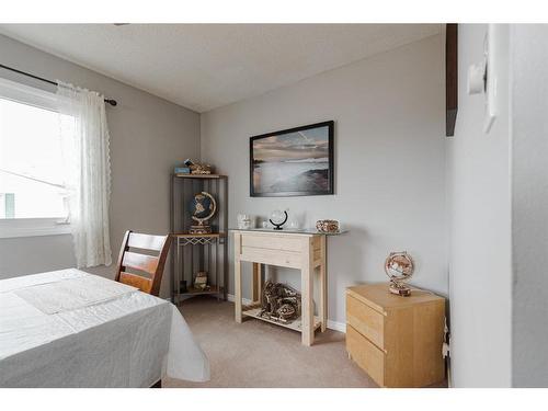 125 Silvertip Place, Fort Mcmurray, AB - Indoor Photo Showing Bedroom