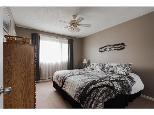 125 Silvertip Place, Fort Mcmurray, AB - Indoor Photo Showing Bedroom